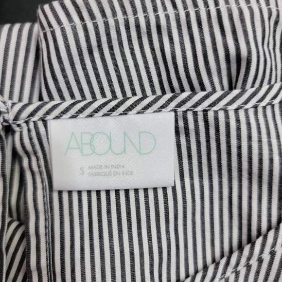 ABOUND Striped 3 Tiered Sleeve Blouse Blue and White Size Small - Picture 6 of 6
